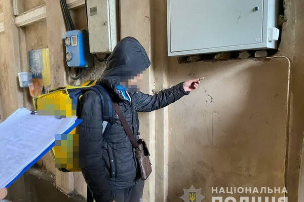 В центре Одессы задержали закладчика, который выдавал себя за курьера Glovo фото