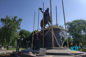 Пам'ятник Суворову в Ізмаїлі вирішили заховати за парканом фото