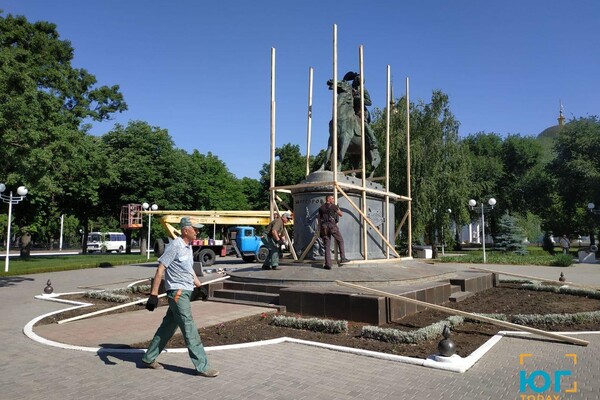 Пам'ятник Суворову в Ізмаїлі вирішили заховати за парканом фото 3