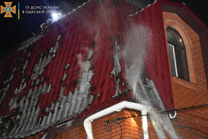 Большой пожар в Нерубайском и помощь людям: как прошли сутки у одесских спасателей фото 9