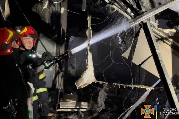 Пожар в кафе и помощь с газовым баллоном: как прошли сутки у одесских спасателей фото