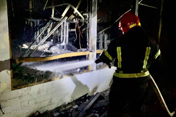 Пожар в кафе и помощь с газовым баллоном: как прошли сутки у одесских спасателей фото 2