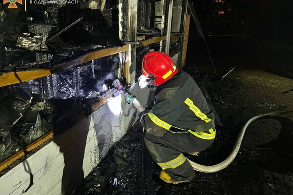 Пожар в кафе и помощь с газовым баллоном: как прошли сутки у одесских спасателей фото 4