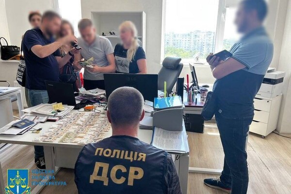 В Одесі на хабарі потрапила чиновниця міськради фото