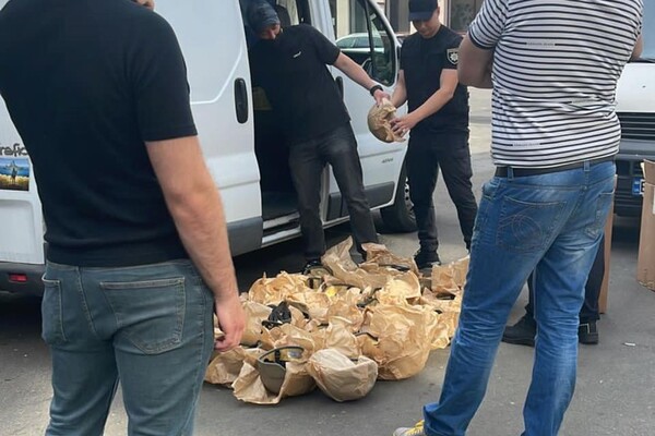 В одесском фонде цинично продавали гуманитарную помощь для ВСУ: кого задержали фото 3