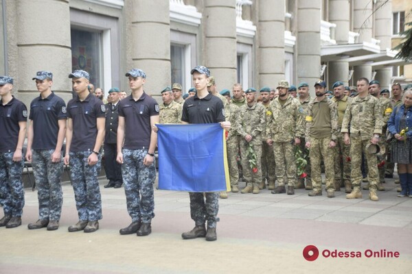 В Одессе попрощались с погибшим с командиром батальона морпехов фото 4