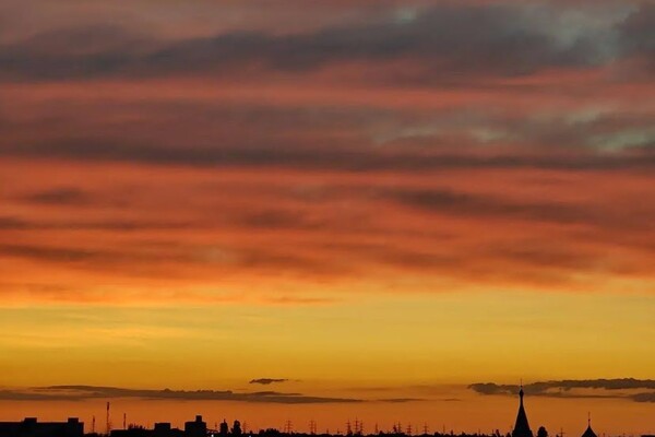 Одесситы наблюдали удивительно красочный летний закат (фото) фото