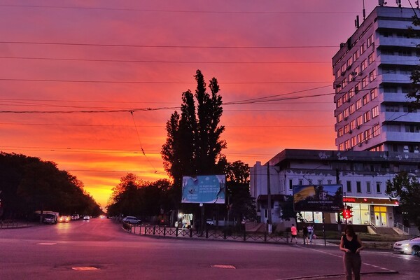 Одесситы наблюдали удивительно красочный летний закат (фото) фото 9