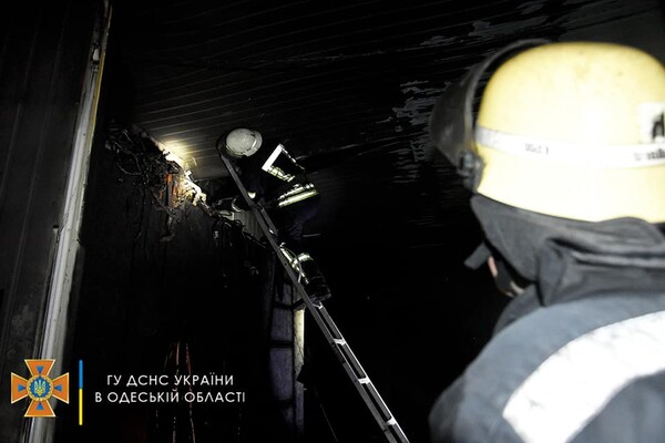 Пожар на СТО и ликвидация последствий ракетной атаки: как прошли сутки у одесских спасателей фото 5