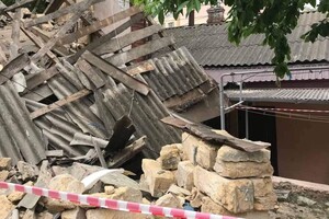 Черговий обвал: у Приморському районі Одеси обвалився будинок фото 1