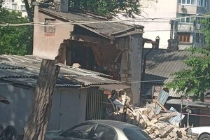 Черговий обвал: у Приморському районі Одеси обвалився будинок фото 2