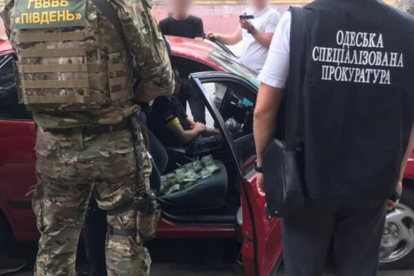 В Одесской области военный за взятку помогал избежать участия в боевых действиях фото 1