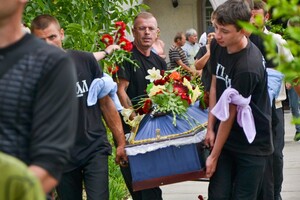 &quot;Чому Росія хоче нас вбивати?&quot;: на Одещині попрощалися з чотирма загиблими в Сергіївці фото 9