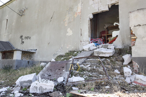 Последствия ракетного удара по Одесской области: повреждены школа, Дом культуры и дом многодетной семьи фото 10