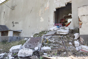 Последствия ракетного удара по Одесской области: повреждены школа, Дом культуры и дом многодетной семьи фото 10