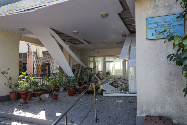 Последствия ракетного удара по Одесской области: повреждены школа, Дом культуры и дом многодетной семьи фото 11