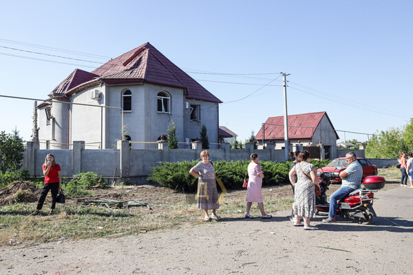 Последствия ракетного удара по Одесской области: повреждены школа, Дом культуры и дом многодетной семьи фото 18