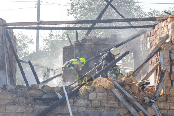 Последствия ракетного удара по Одесской области: повреждены школа, Дом культуры и дом многодетной семьи фото 24