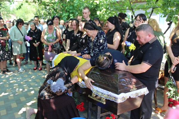 В Одесской области простились с погибшим 23-летним военным пилотом фото 2