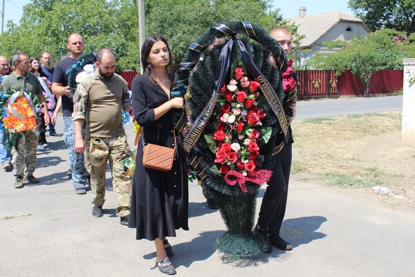 В Одесской области простились с погибшим 23-летним военным пилотом фото 18