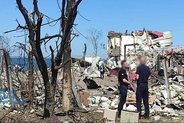Разрушены пять домов, повреждены более 15-ти баз отдыха: одесская прокуратура начала расследование по факту обстрела  фото 1