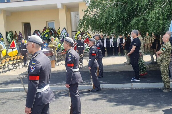 Прощание с командиром одесских "Рыцарей": сослуживцы рассказали о полковнике и пообещали отомстить врагу фото 9