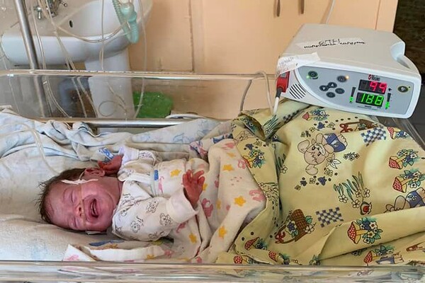 В Одесі медики врятували двох немовлят, які важили менше ніж 900 грам фото