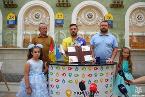 В Одессе презентовали новую почтовую марку ''Добрый вечер, мы из Украины'' фото 4