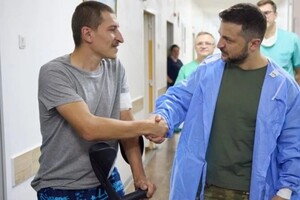 Відвідував поранених та спостерігав за завантаженням зерна: що робив Зеленський на Одещині фото 10