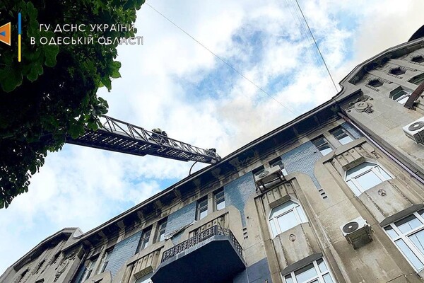 На вулиці Катерининській горить пам'ятник архітектури (відео, оновлено) фото