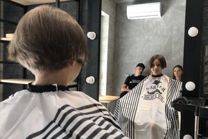 Десятирічна мешканка Одеської області відрізала свої коси аби допомогти ЗСУ фото 2