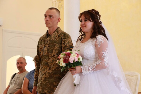 Романтика во время войны: как защитник женился в Одессе фото 1