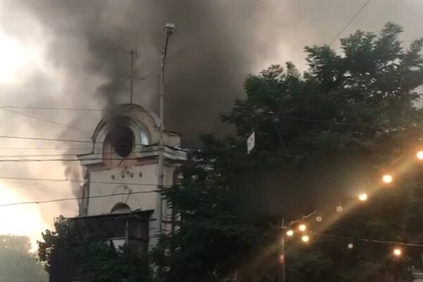 На улице Базарной в Одессе загорелся старый дом: есть погибший (фото, видео) фото 2