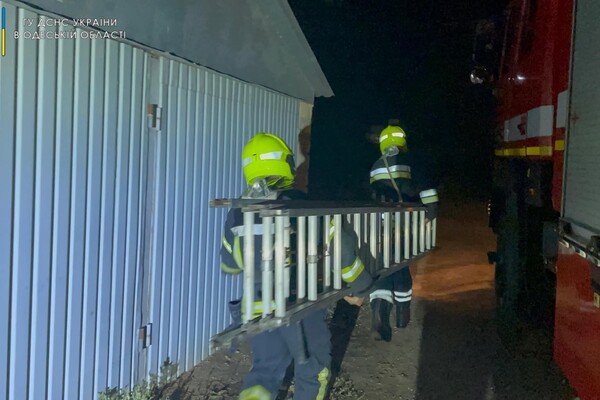 Вночі на Агрономічній спалахнула пожежа: евакуювали 13 людей фото 2