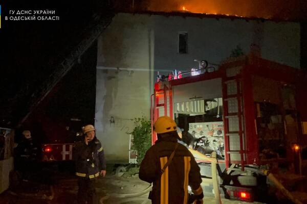 Ночью на Агрономической произошел большой пожар: эвакуировали 13 человек фото 3
