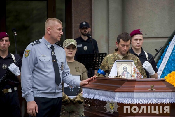 В Одесі попрощалися з поліцейським, який загинув на фронті фото 3
