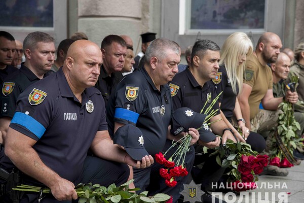 В Одесі попрощалися з поліцейським, який загинув на фронті фото 4