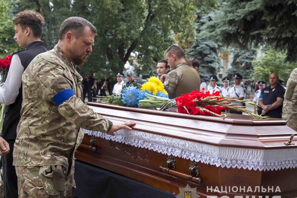 В Одесі попрощалися з поліцейським, який загинув на фронті фото 6