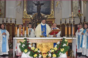 В Одессе икону Богородицы украсили короной, которую освятил Папа Римский фото 5