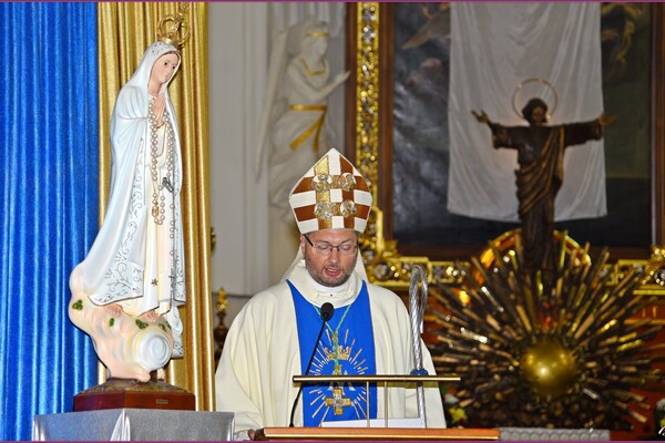 В Одессе икону Богородицы украсили короной, которую освятил Папа Римский фото 6