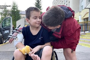 Двоє братів із Сергіївки, які постраждали від ракет і залишилися сиротами, лікуються в Австрії фото 4