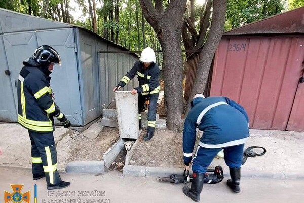 Помогали людям и уничтожали гранату: как прошли сутки у одесских спасателей фото 5