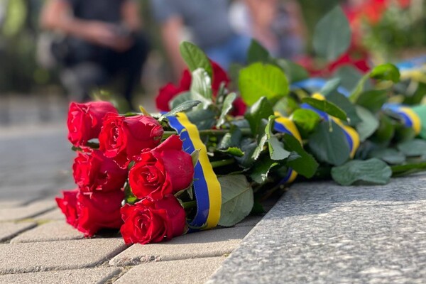 Сняли клип и возложили цветы: как в Одессе отмечают День Независимости  фото