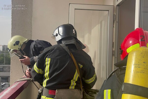 Горели сауна в десятиэтажке и здание открытым пламенем: как прошли сутки у одесских спасателей фото