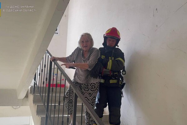 Горели сауна в десятиэтажке и здание открытым пламенем: как прошли сутки у одесских спасателей фото 7