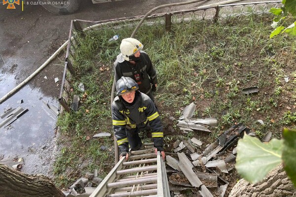 Горели сауна в десятиэтажке и здание открытым пламенем: как прошли сутки у одесских спасателей фото 16