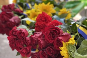 В Одессе возложили цветы к стене памяти погибших за Украину фото 1