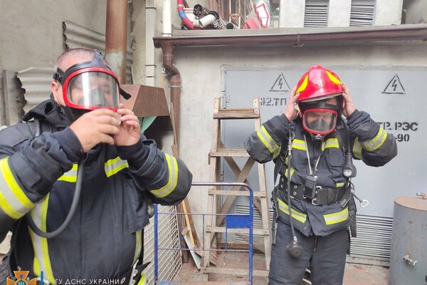 У центрі Одеси сталася пожежа в ресторані: її гасили 43 рятувальники фото 4