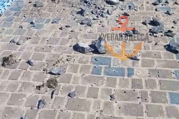 После подрыва мины у берегов Одессы пострадал пляжный комплекс фото 1