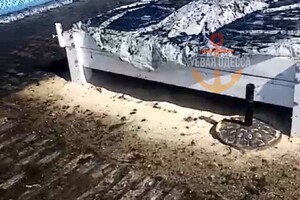 После подрыва мины у берегов Одессы пострадал пляжный комплекс фото 5